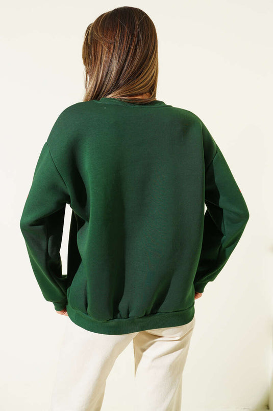 سويت شيرت أخضر مطرز بقلب