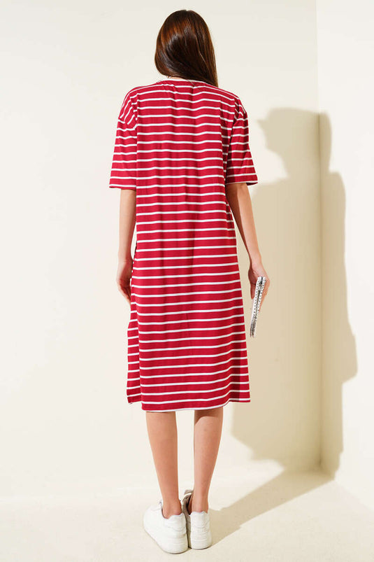 Robe rayée bordeaux brodée de cœurs