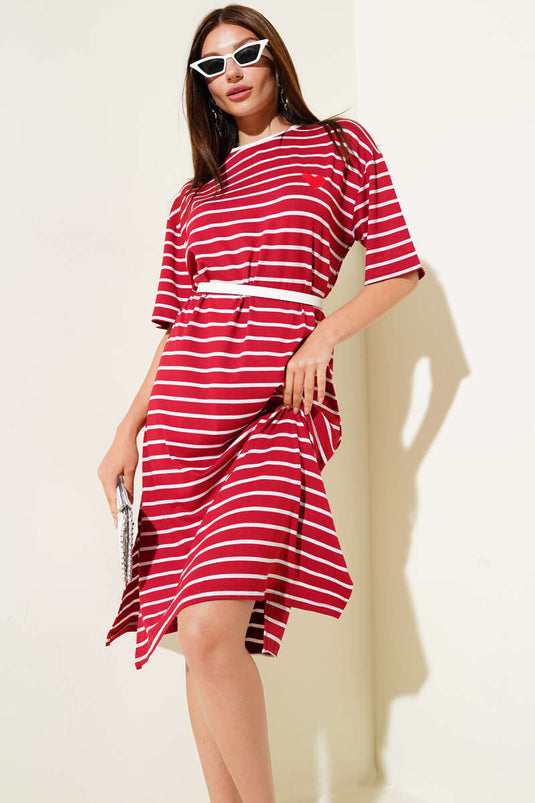 Robe rayée bordeaux brodée de cœurs