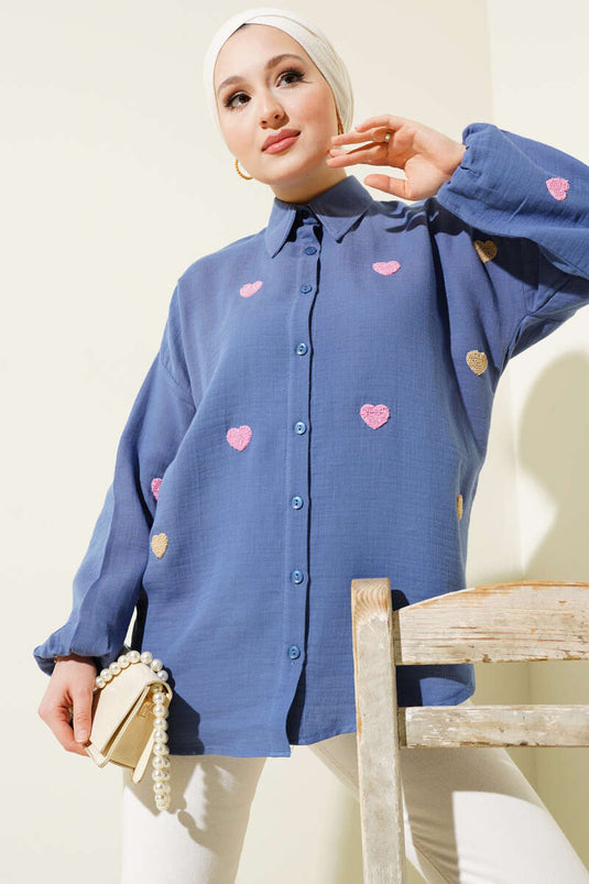 Chemise en lin bleu marine brodée de cœurs