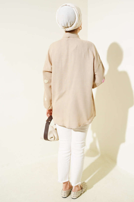 Chemise en lin brodée de cœurs, couleur latte