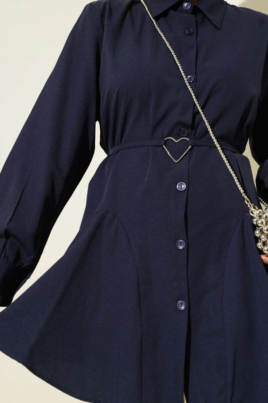 Camicia con cintura e fibbia a cuore blu navy