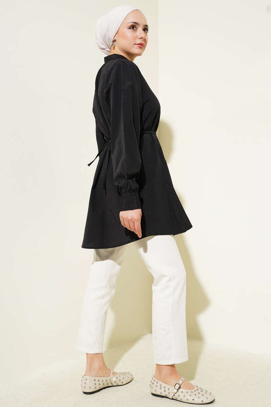 قميص أسود بحزام على شكل قلب