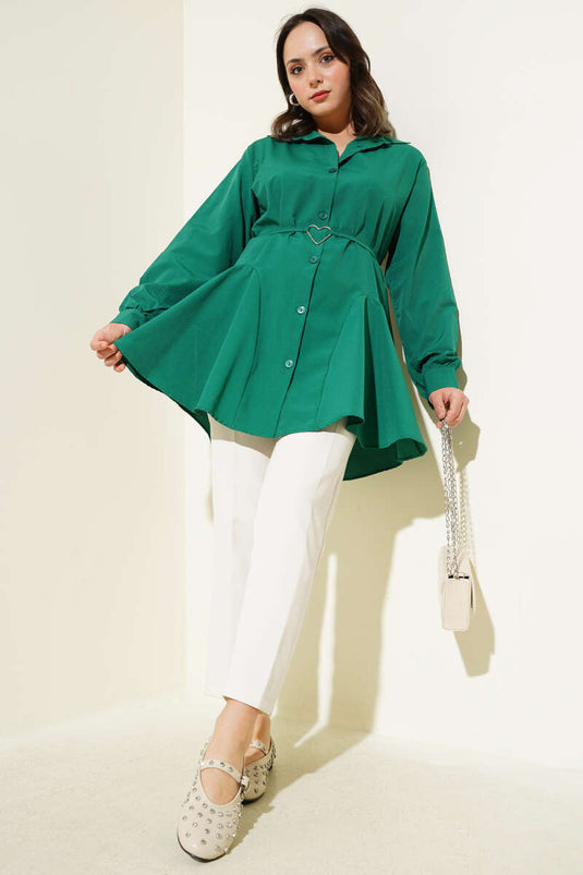 قميص بحزام على شكل قلب زمرد