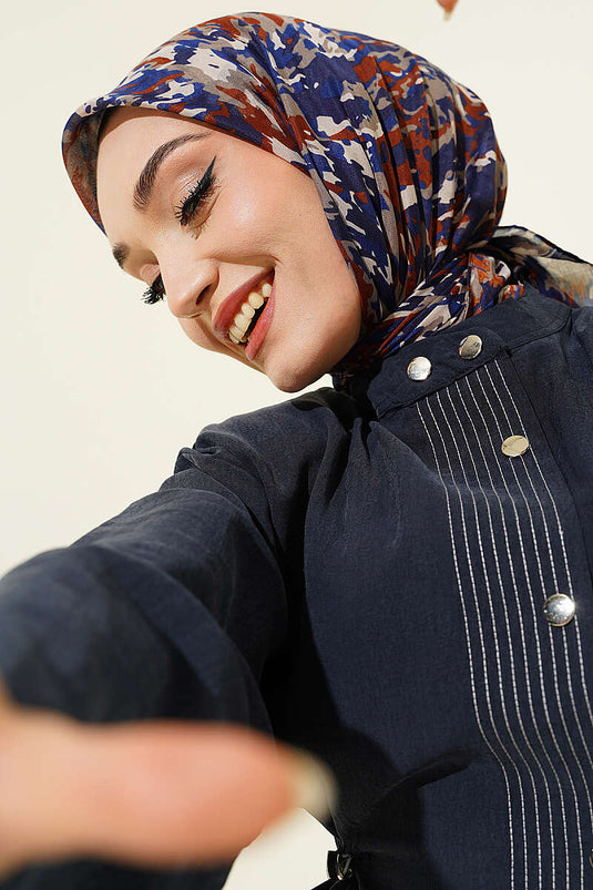 وشاح ناعم بنقشة تمويه باللون الأزرق الداكن