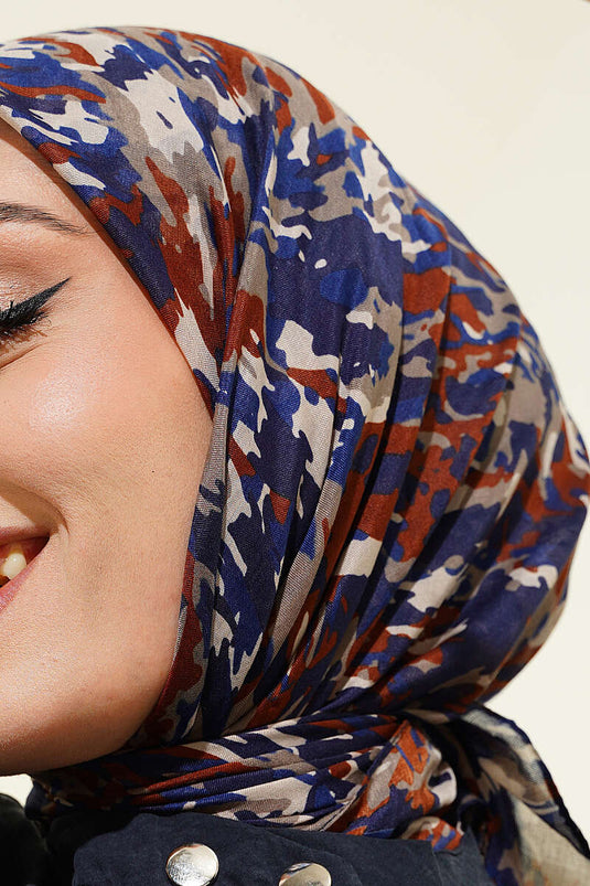 وشاح ناعم بنقشة تمويه باللون الأزرق الداكن