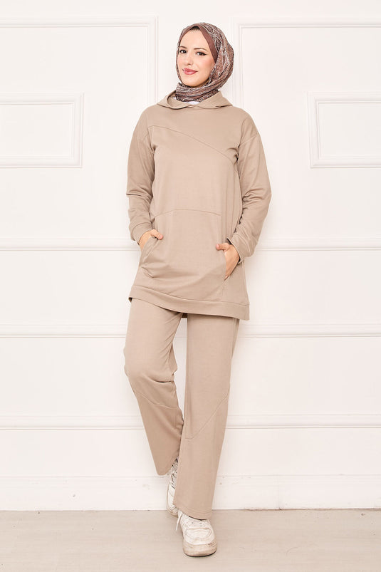 Combinaison deux pièces beige avec poche kangourou et capuche