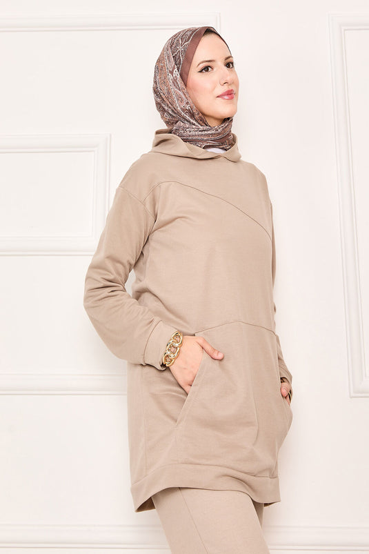 Combinaison deux pièces beige avec poche kangourou et capuche