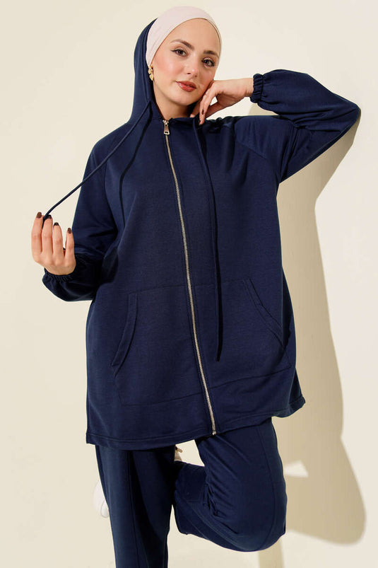 طقم مزدوج بسحّاب وجيوب كانغورو باللون الأزرق الداكن