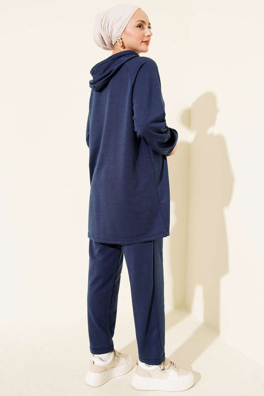 طقم مزدوج بسحّاب وجيوب كانغورو باللون الأزرق الداكن