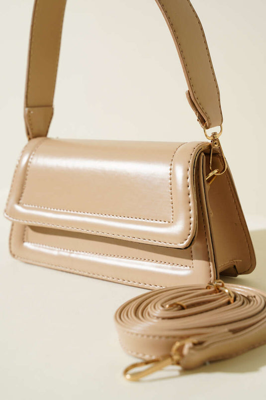 حقيبة يد مغناطيسية بغطاء بلون بيج