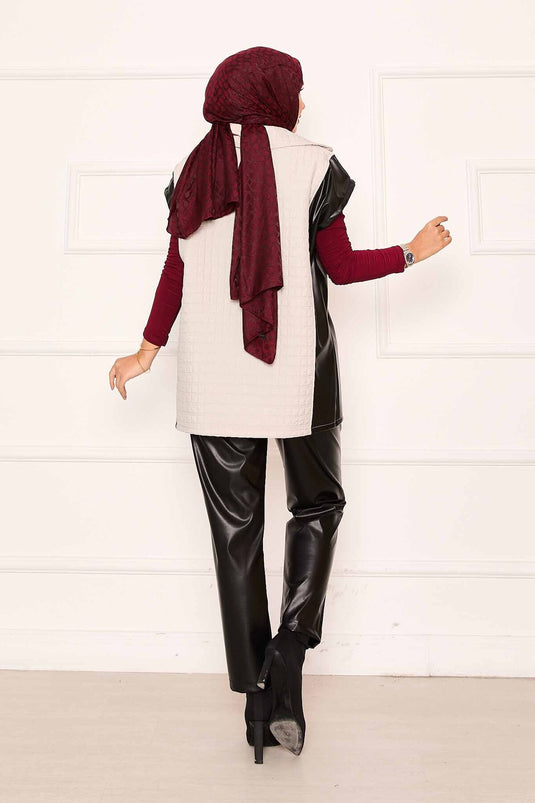 طقم من قطعتين من الجلد المبطن باللون البيج