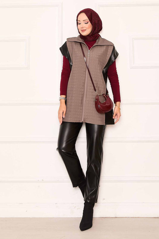 طقم من قطعتين من الجلد المبطن بلون المنك