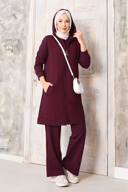 Costume trois pièces avec gilet matelassé bordeaux