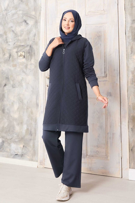 Ensemble trois pièces gris avec gilet matelassé