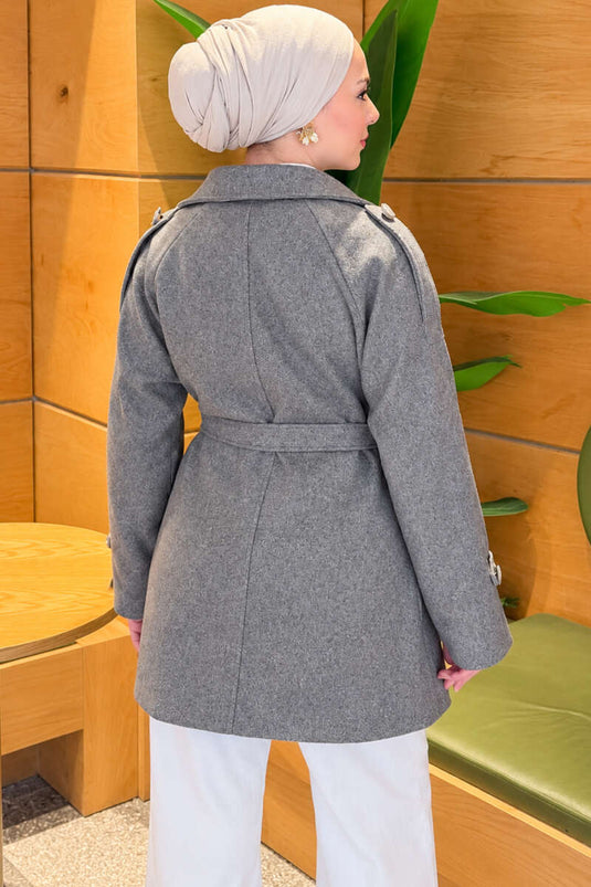 Cappotto Grigio Con Cintura E Bottoni
