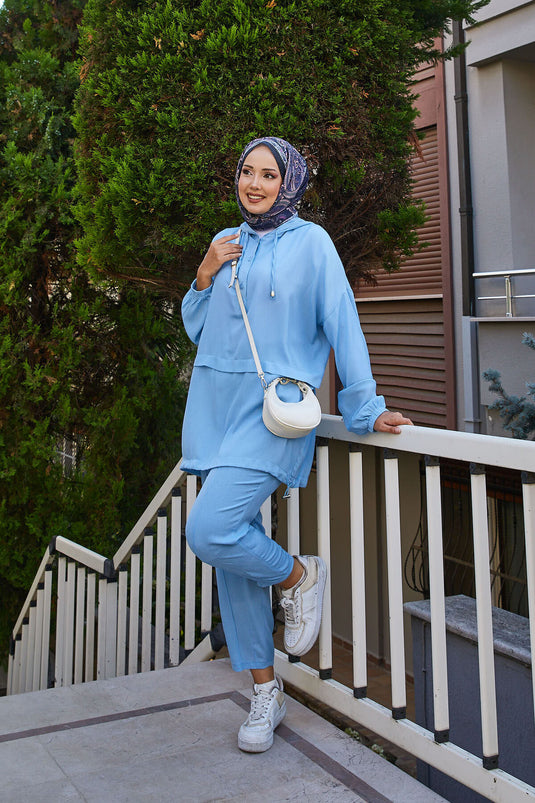 Combinaison deux pièces à capuche et boutons bleu bébé