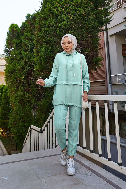 بدلة من قطعتين بغطاء رأس وأزرار، لون نعناعي