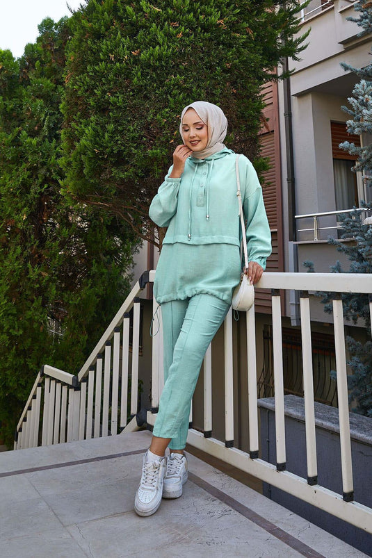 بدلة من قطعتين بغطاء رأس وأزرار، لون نعناعي