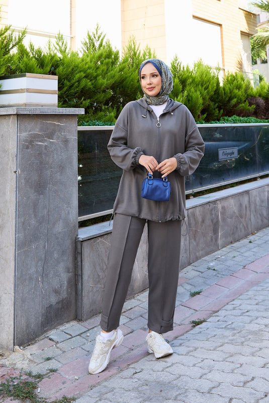 Completo Due Pezzi Con Cappuccio E Zip In Grigio Fumo