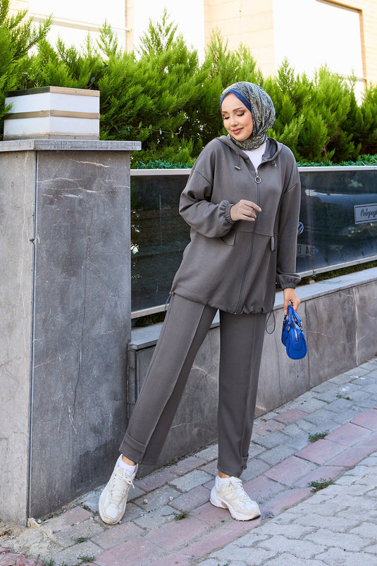Completo Due Pezzi Con Cappuccio E Zip In Grigio Fumo