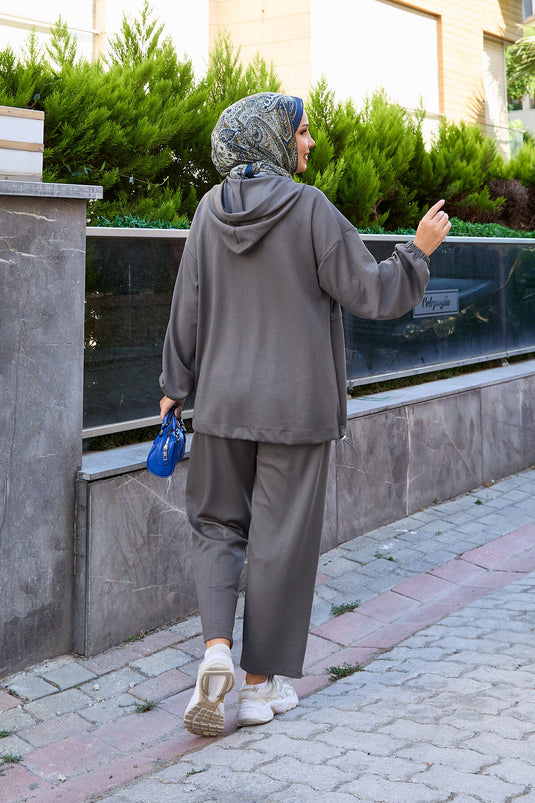 Completo Due Pezzi Con Cappuccio E Zip In Grigio Fumo
