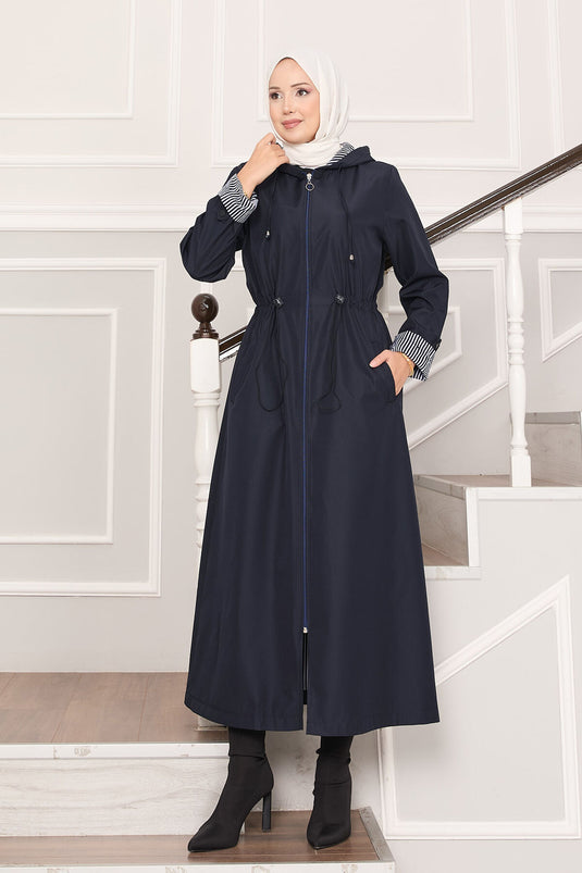 Trench-coat long à capuche et taille ajustable, bleu marine
