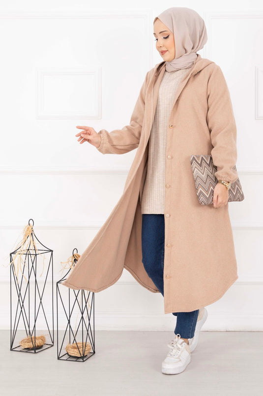 Manteau en drap beige à capuche et boutonnage intégral