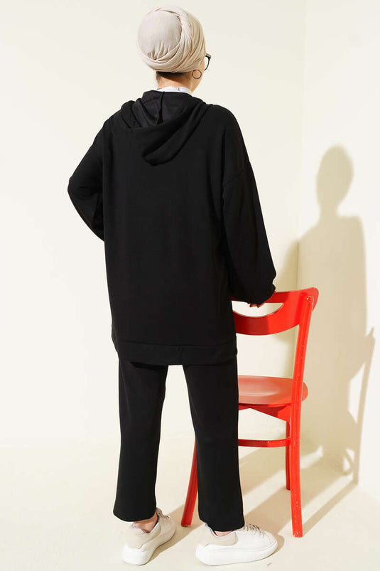 طقم لويسا ثنائي بغطاء رأس وجيوب باللون الأسود