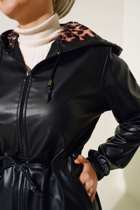 معطف واق من المطر من الجلد باللون الأسود