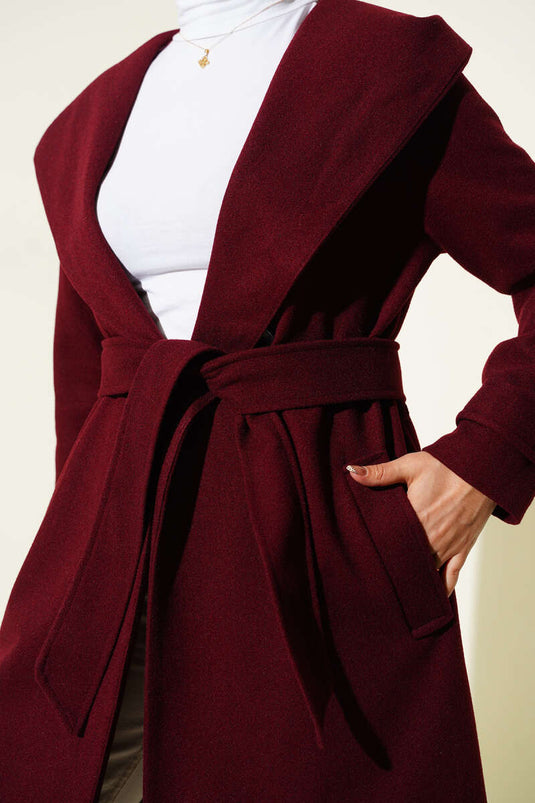 معطف كشمير بغطاء رأس وأزرار بلون بورجوندي