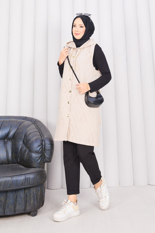 سترة حجاب مبطنة بغطاء رأس وأزرار باللون البيج