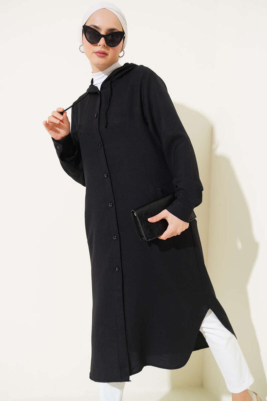 Langer Mantel mit Kapuze und Knöpfen in Schwarz