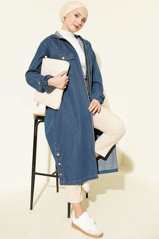 Cappotto Blu Con Cappuccio E Chiusura A Cerniera