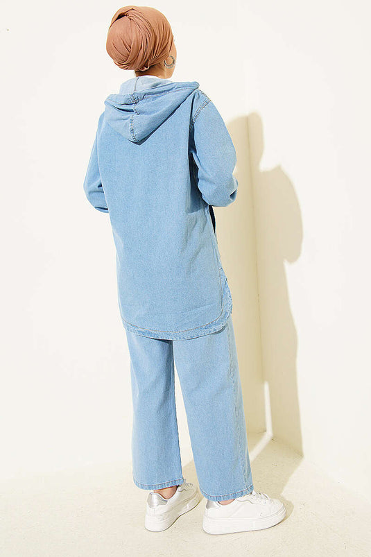Ensemble en jean bleu clair avec capuche, fermeture éclair et poches