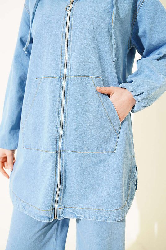 Ensemble en jean bleu clair avec capuche, fermeture éclair et poches