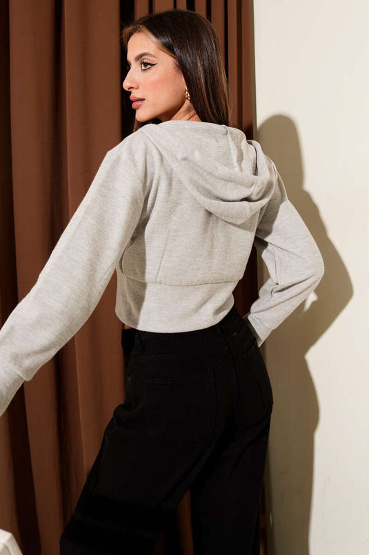 سترة قصيرة محبوكة بغطاء رأس باللون الرمادي