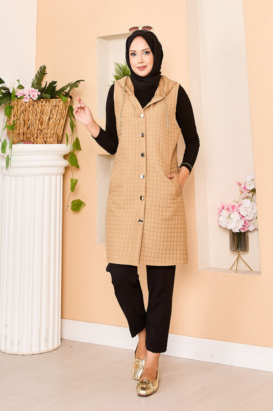 Gilet matelassé à capuche et boutons dorés Camel