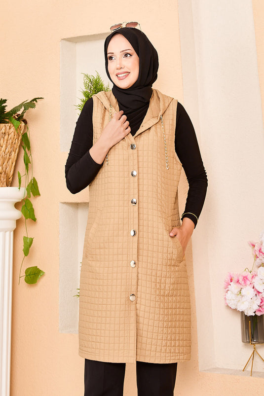 Gilet matelassé à capuche et boutons dorés Camel