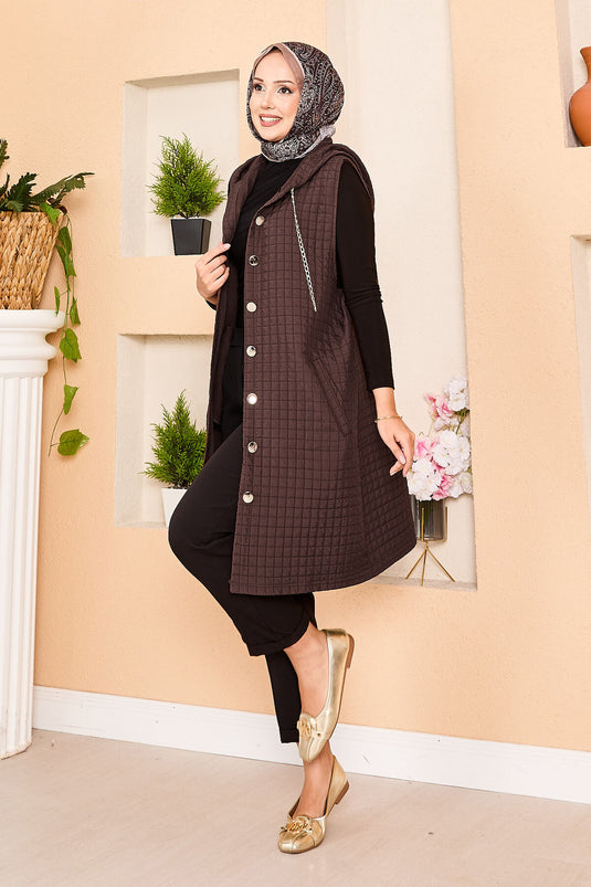 Gilet matelassé à capuche et boutons dorés marron