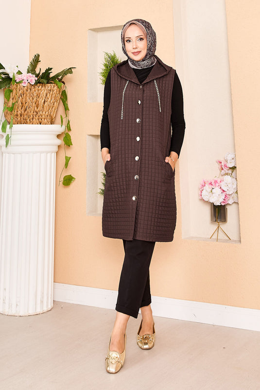 Gilet matelassé à capuche et boutons dorés marron