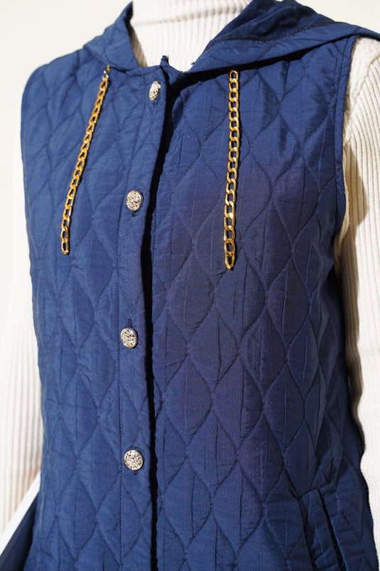 سترة قصيرة مبطنة بقلنسوة باللون الكحلي