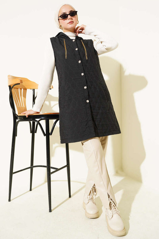 سترة قصيرة مبطنة بغطاء رأس، سوداء