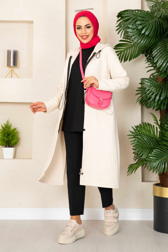 Trench-coat matelassé à capuche avec hijab écru