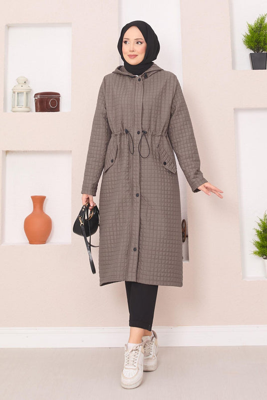 Trench-coat matelassé à capuche avec hijab, couleur vison foncé