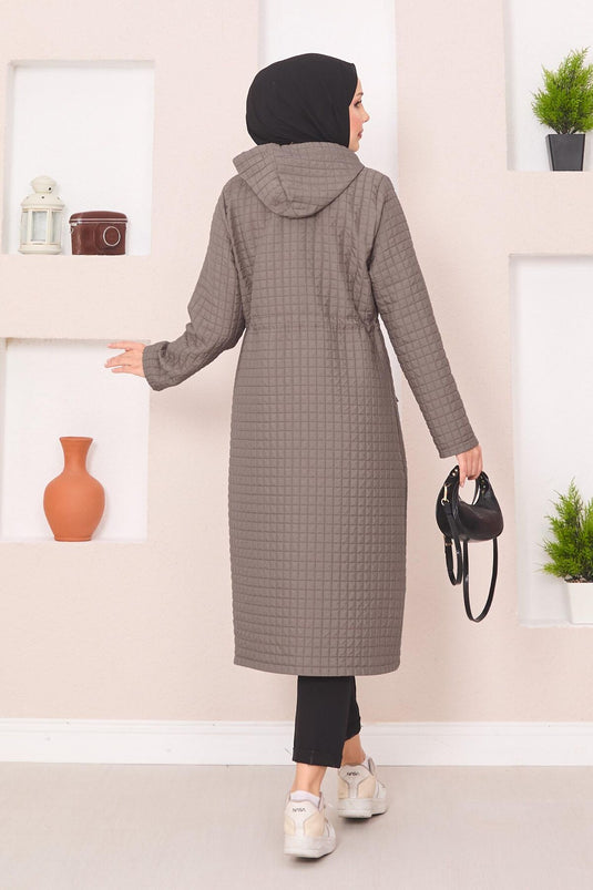 Trench-coat matelassé à capuche avec hijab, couleur vison foncé