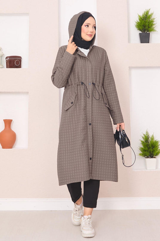 Trench-coat matelassé à capuche avec hijab, couleur vison foncé
