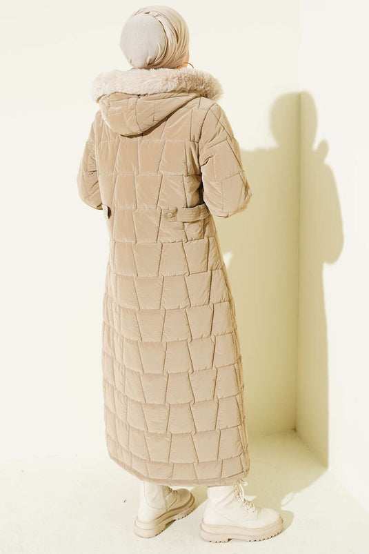 معطف طويل مبطن بغطاء رأس ومربع اللون بيج