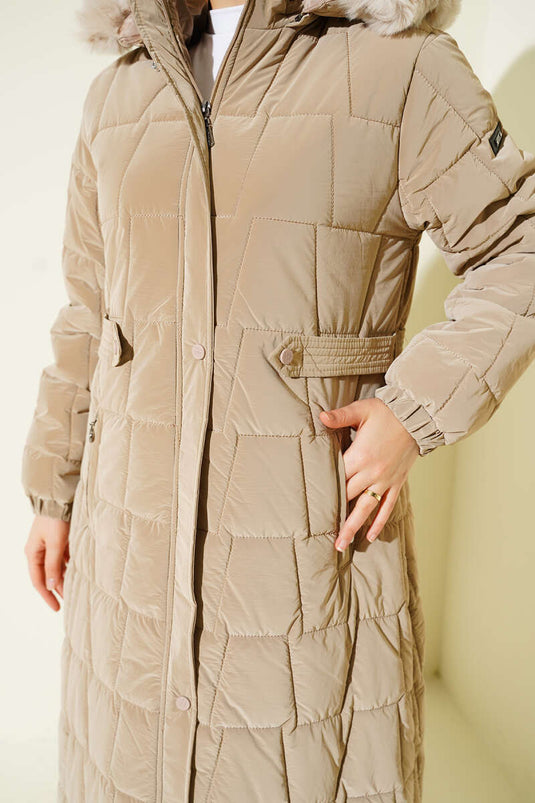 معطف طويل مبطن بغطاء رأس ومربع اللون بيج