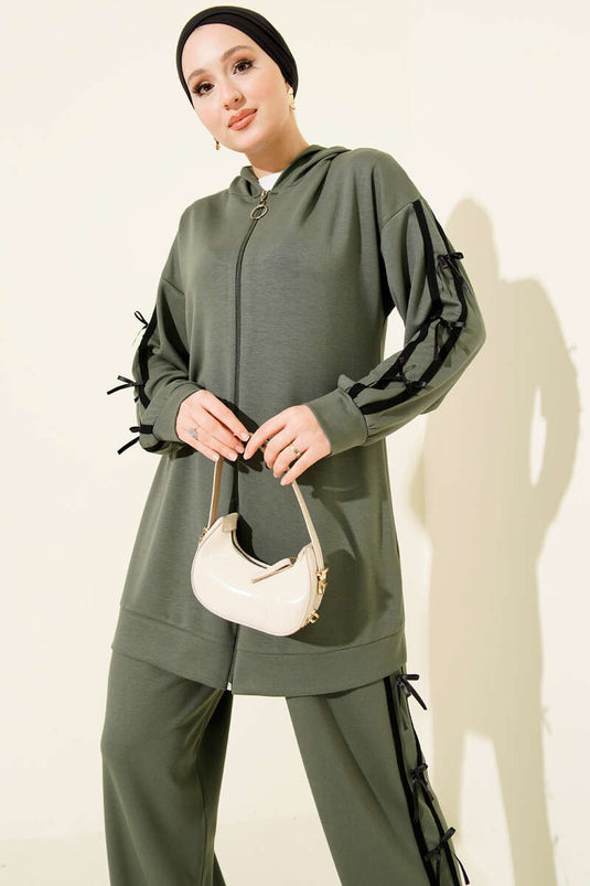 Completo due pezzi con cappuccio Loysa e dettaglio nastro, cachi